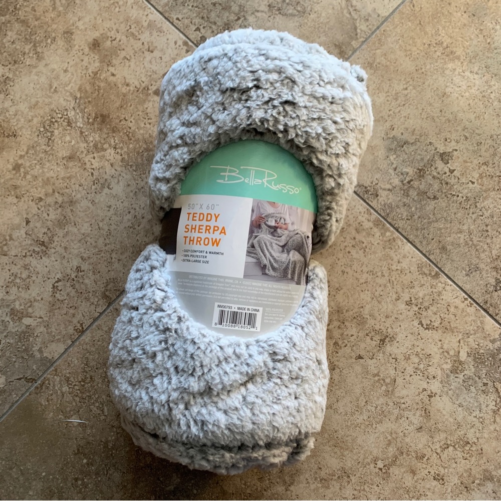 NEW Bella Russo Teddy Sherpa Throw Blanket